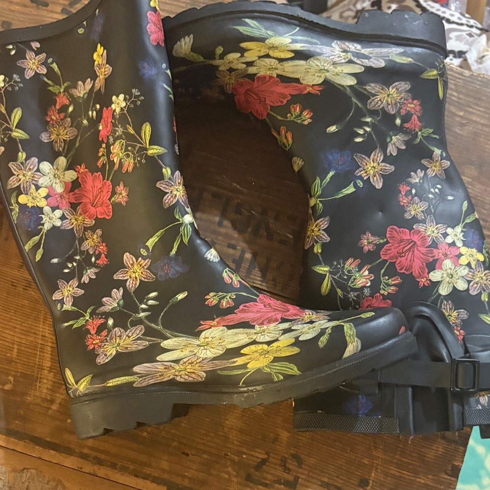 Floral Black Rain Boots size 6